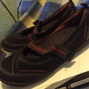 Size 8 woman's flats